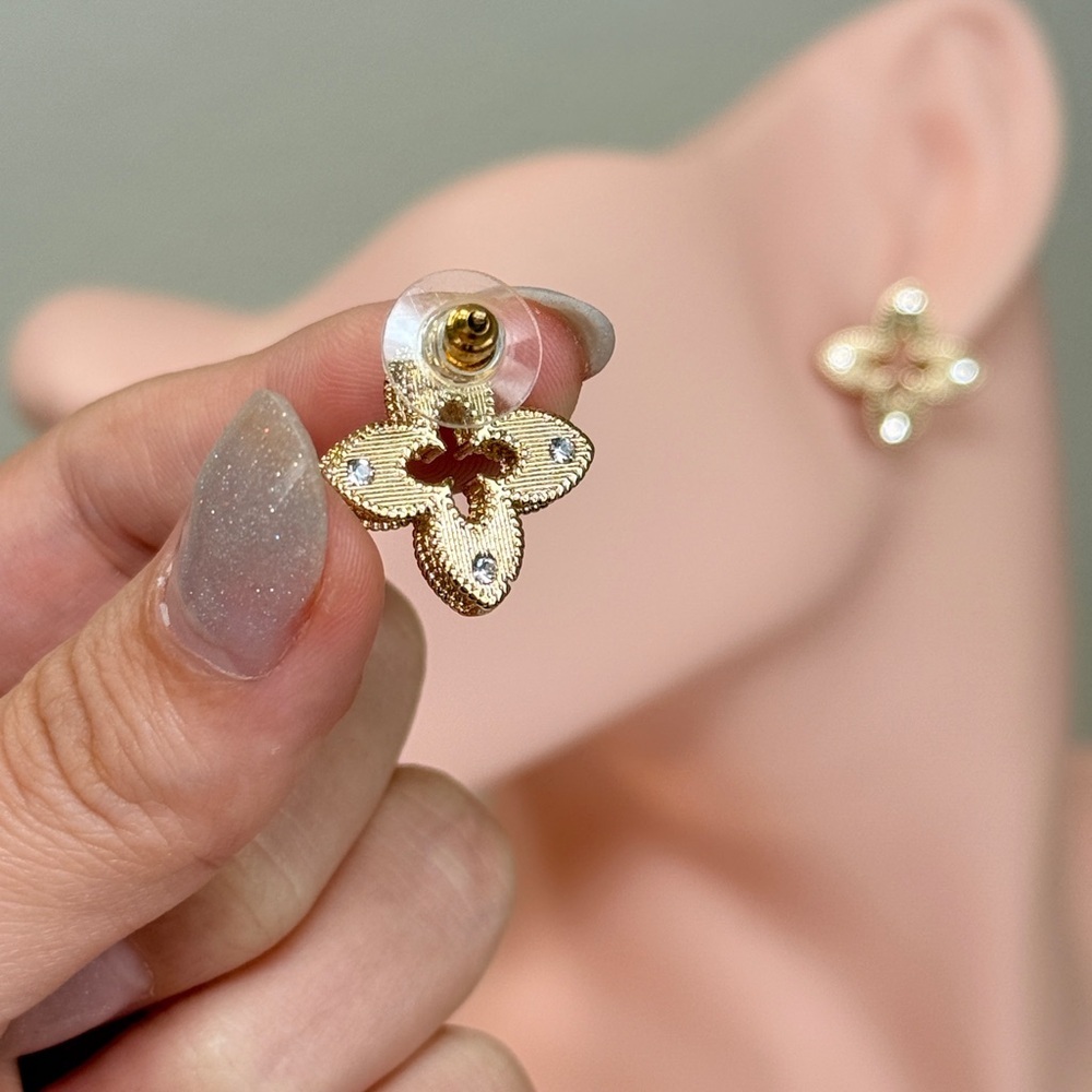 Luxury Gold Floral Stud Earrings With Zirconia 18K Gold Plated - Picture 6 of 8